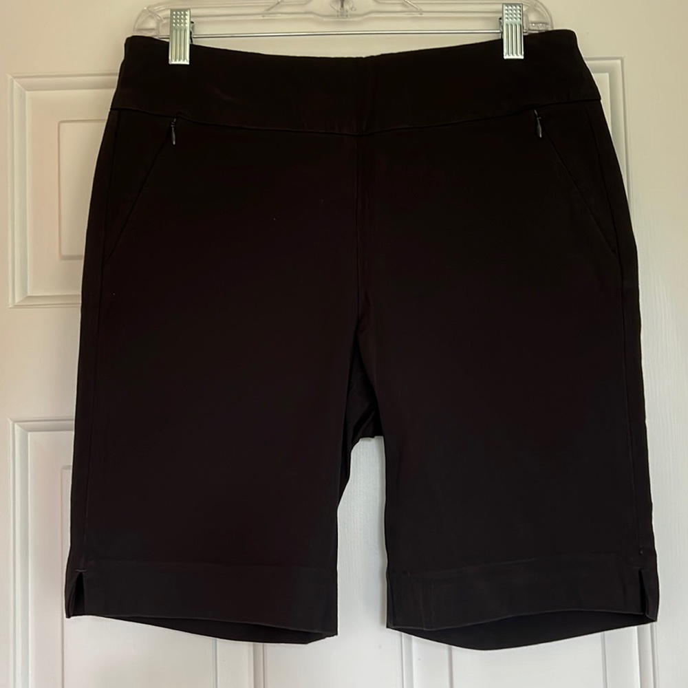 Black Soft Surroundings pull on shorts